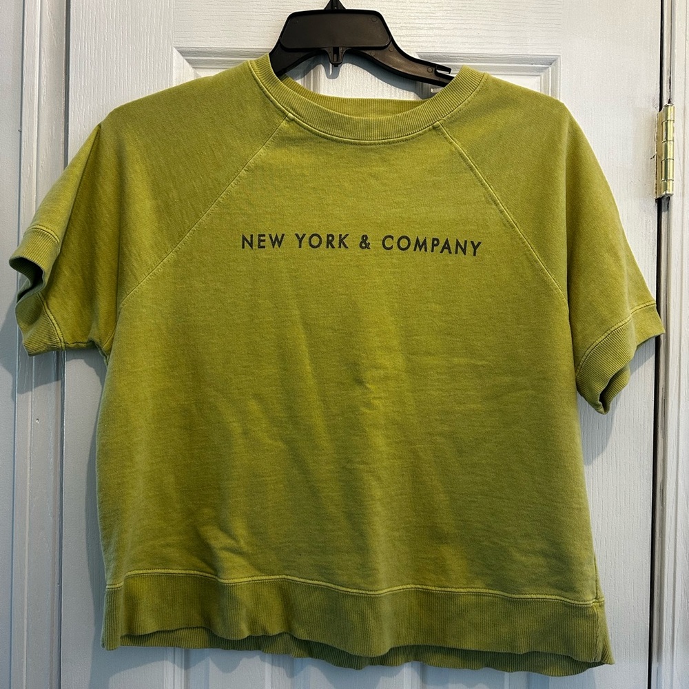 New York & Company Chartreuse Short Sleeve Crew Sweatshirt